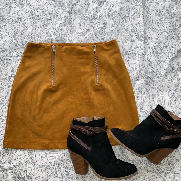 Dresses & Skirts - Suede skirt